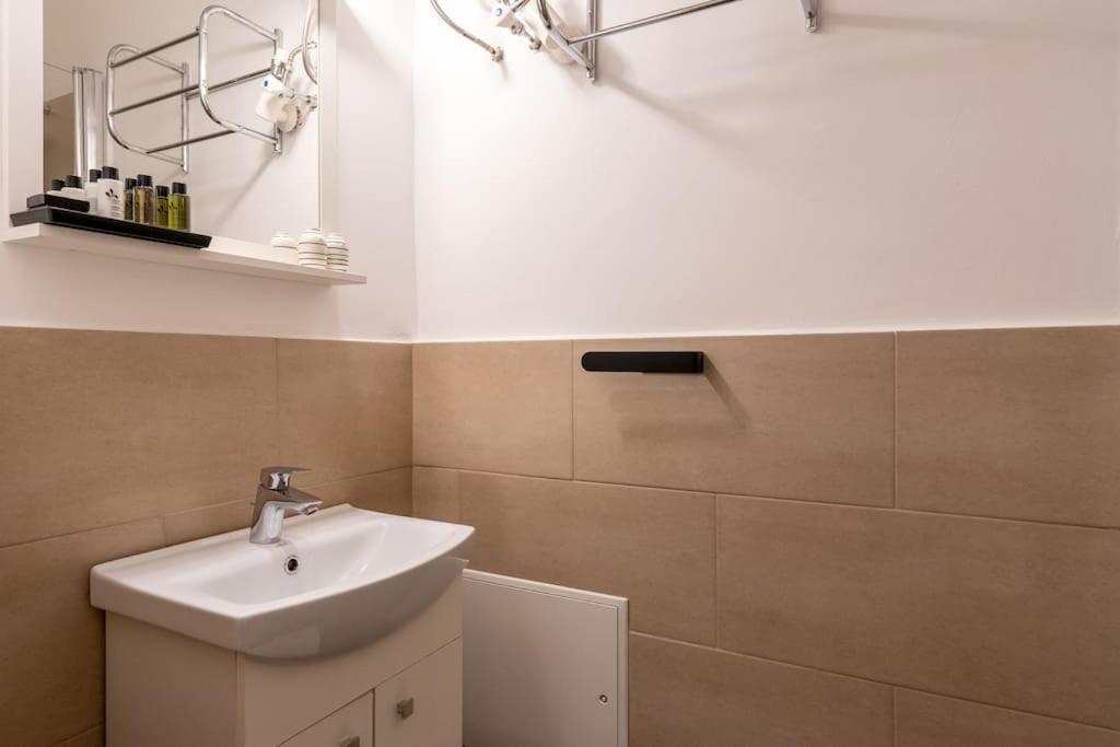 Practical 1Br Flat By Center By Hm Apartamento Viena Exterior foto