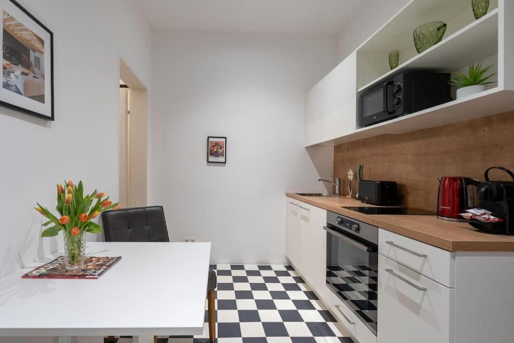 Practical 1Br Flat By Center By Hm Apartamento Viena Exterior foto